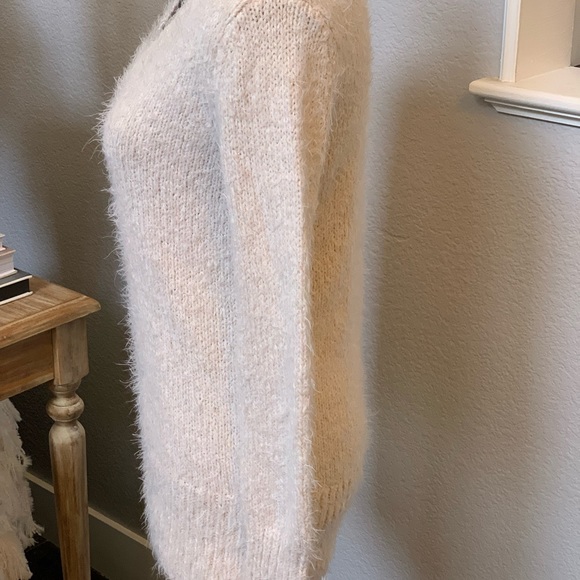 Abercrombie & Fitch Long Sleeve Sweater - Picture 4 of 8